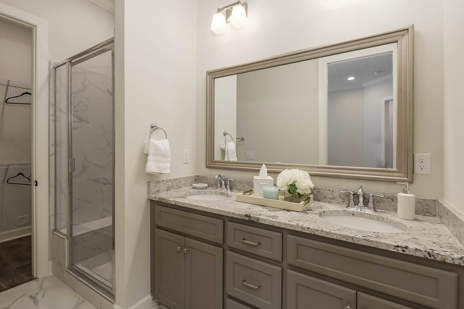 A bathroom with two sinks